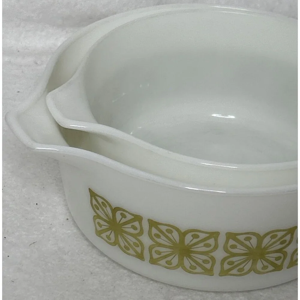 Vintage Pyrex Verde Square Flowers Dishes 2 1/2 Qt And 1 1/2 Qt Set Of 2 Nesting